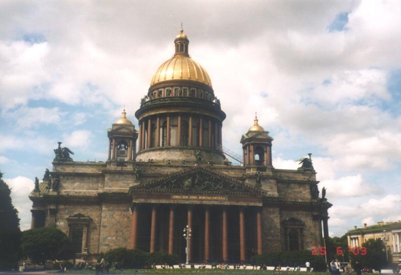 Isaac Cathedral (Isaakievskiy sobor) in St. Petersburg. 25.07.2003.