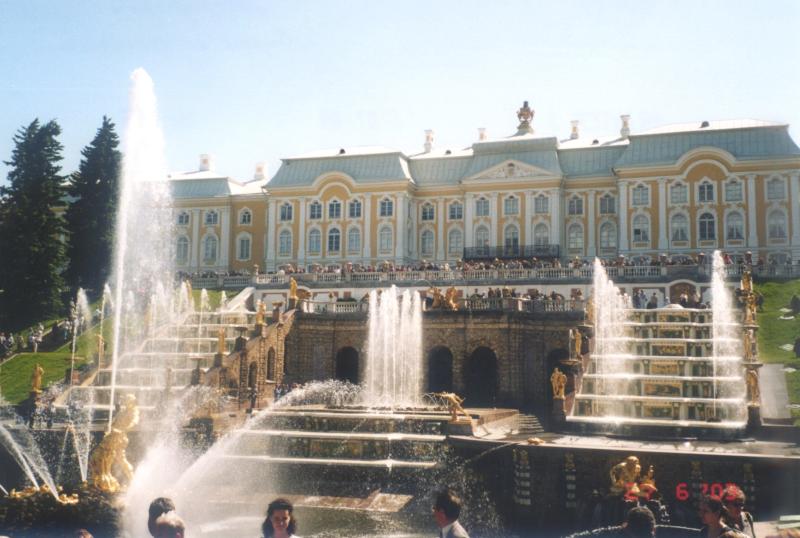 Peterhof (Petrodvorets). Fountains & Palace. (Photo by Alexey Andrianov)
